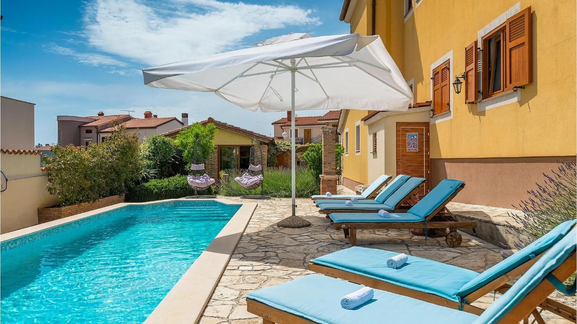 Villa Fani Pula 0*,  Croatia